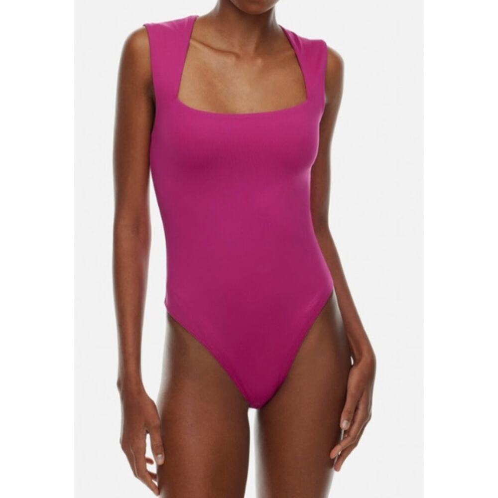 NEW Aritzia Contour Esteem Square Neck Bodysuit Top Magenta Pink Small
